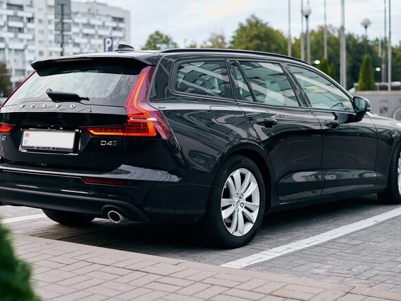 2019 Volvo V60 II, чёрный, 2100000 рублей - вид 3