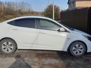 2015 Hyundai Solaris I Рестайлинг, белый, 725000 рублей, вид 4