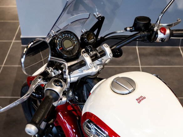 2026 Royal Enfield Super Meteor, пурпурный, 792000 рублей - вид 25