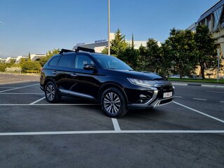 2018 Mitsubishi Outlander III Рестайлинг 3, чёрный, 2400000 рублей, вид 2