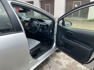 2018 Toyota Aqua I Рестайлинг 2, серый, 1050000 рублей, вид 4