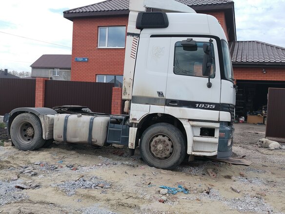 1998 Mercedes-Benz Actros, белый, 550000 рублей - вид 1