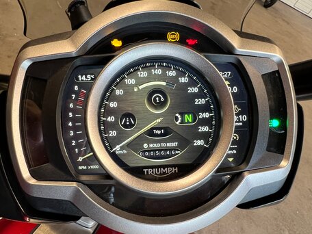 2022 Triumph Rocket 3, красный, 2550000 рублей, вид 3