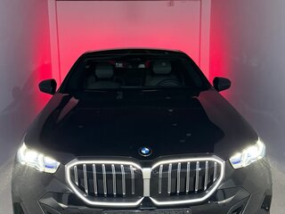 2025 BMW 5 серии 530i xDrive VIII (G60/G61/G68), серый, 7600000 рублей, вид 3