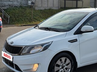 2012 Kia Rio 4-speed III, белый, 830000 рублей, вид 5