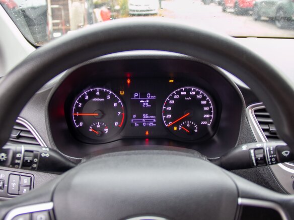 2020 Hyundai Solaris II Рестайлинг, красный, 1257000 рублей - вид 15