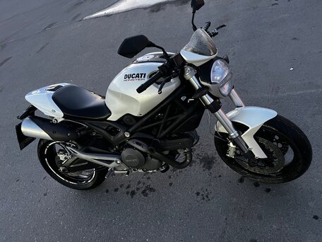 2010 Ducati Monster 696, белый, 490000 рублей, вид 3