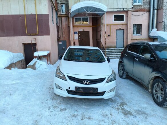 2015 Hyundai Solaris I Рестайлинг, белый, 761000 рублей - вид 1