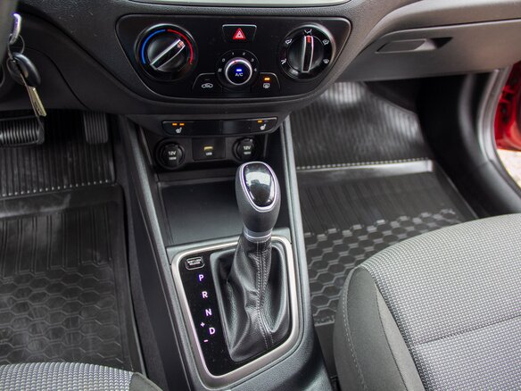 2020 Hyundai Solaris II Рестайлинг, красный, 1257000 рублей - вид 16