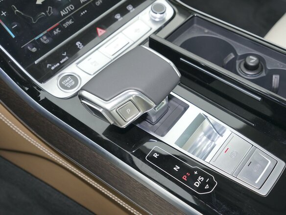 2023 Audi A8 Long 55 TFSI IV (D5) Рестайлинг, серебристый - вид 24