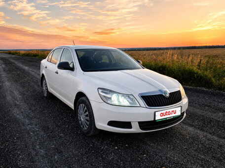 2013 Skoda Octavia II (A5) Рестайлинг, белый, 520000 рублей, вид 2