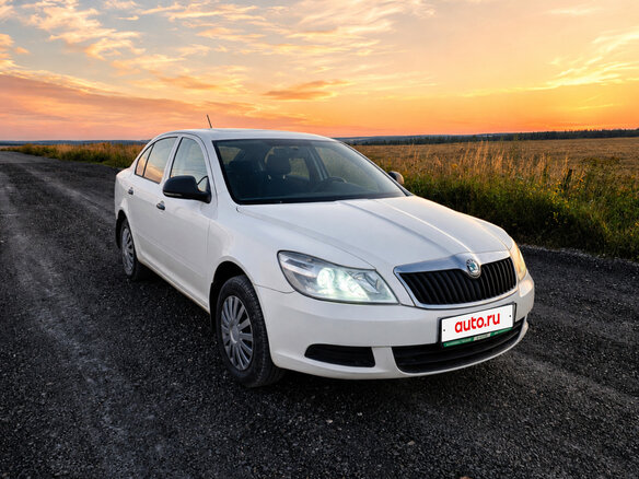 2013 Skoda Octavia II (A5) Рестайлинг, белый, 490000 рублей - вид 1