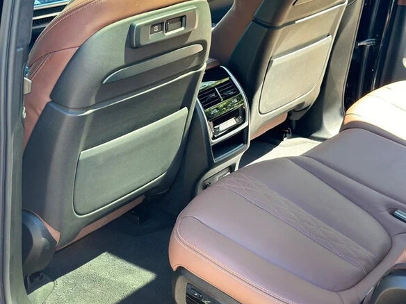 2022 BMW X7 40i I (G07), чёрный, 9690000 рублей - вид 22