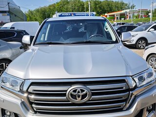 2016 Toyota Land Cruiser 200 Series Рестайлинг 2, серебристый, 6750000 рублей, вид 3