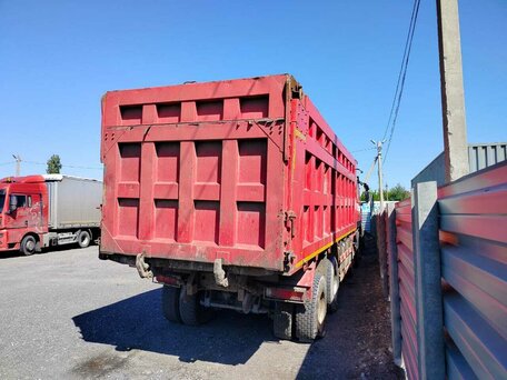 2023 IVECO-Hongyan 8x4 (CQ3406), красный, 795690 рублей, вид 3