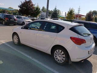 2014 Opel Astra J Рестайлинг, белый, 1270000 рублей, вид 5