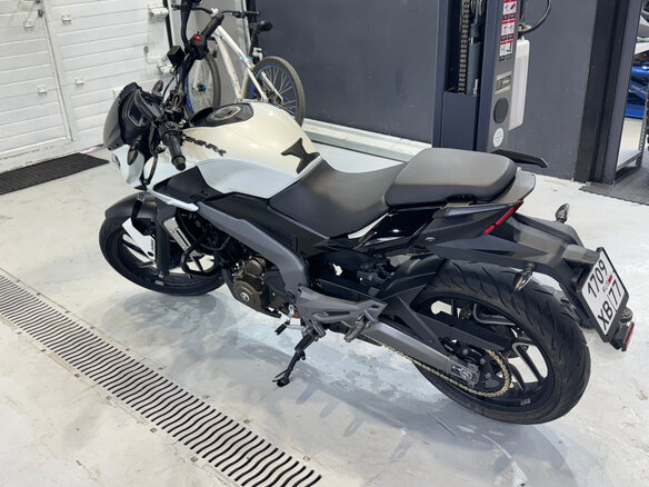 2017 Bajaj Dominar 400, белый, 270000 рублей - вид 4