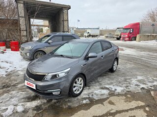 2015 Kia Rio III Рестайлинг, серый, 900000 рублей, вид 1
