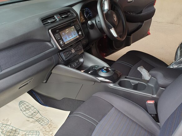 2018 Nissan Leaf II (ZE1), красный, 1950000 рублей - вид 11