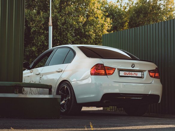 2011 BMW 3 серии 318i V (E90/E91/E92/E93) Рестайлинг, белый - вид 4