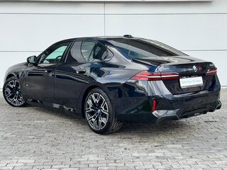 2025 BMW 5 серии 530e xDrive VIII (G60/G61/G68), чёрный, 9600000 рублей, вид 5