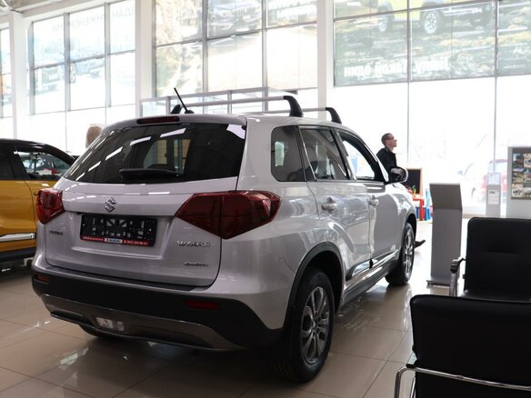 2021 Suzuki Vitara II Рестайлинг, серебристый - вид 3