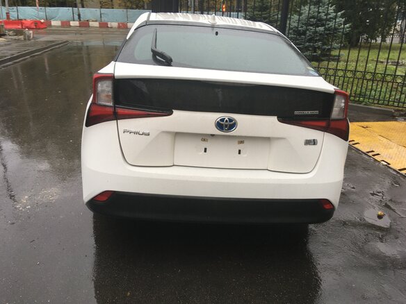 2019 Toyota Prius IV Рестайлинг (XW50), белый, 1799000 рублей - вид 17