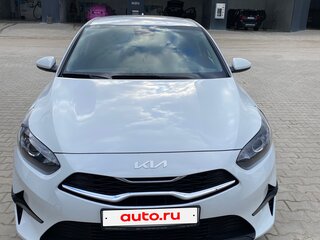 2022 Kia Ceed III Рестайлинг, белый, 2150000 рублей, вид 3