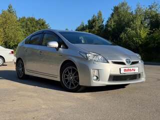2011 Toyota Prius III (XW30), серебристый, 1090000 рублей, вид 4