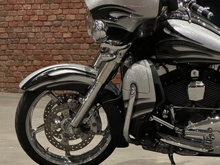 2015 Harley-Davidson CVO Street Glide, серебристый, 1250000 рублей, вид 2