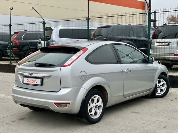 2009 Ford Focus II Рестайлинг, серебристый - вид 4