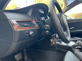 2008 BMW 5 серии 525i V (E60/E61) Рестайлинг, чёрный, 1299999 рублей, вид 5