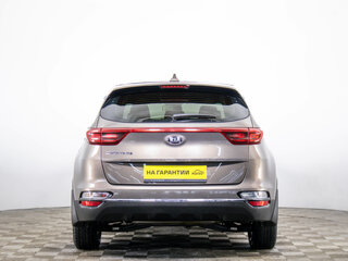 2020 Kia Sportage IV Рестайлинг, коричневый, 2579000 рублей, вид 5