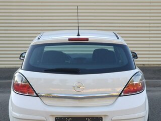 2010 Opel Astra H Рестайлинг, белый, 620000 рублей, вид 2
