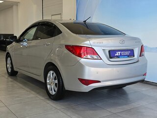 2014 Hyundai Solaris I Рестайлинг, серебристый, 980000 рублей, вид 5