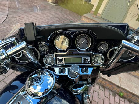 2012 Harley-Davidson CVO, серый, 1600000 рублей, вид 4