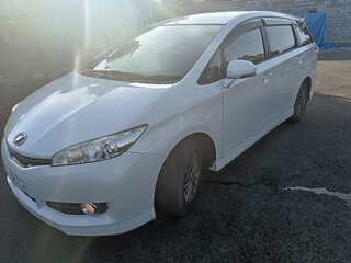 2013 Toyota Wish II Рестайлинг, белый, 1600000 рублей, вид 1