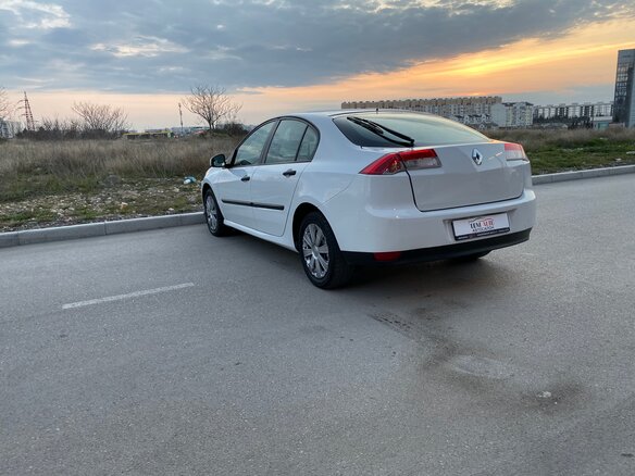 2008 Renault Laguna III, белый - вид 31