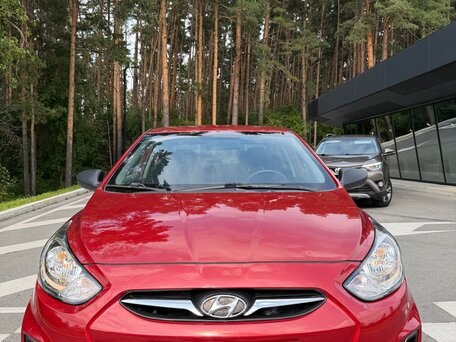 2013 Hyundai Solaris I, красный, 790000 рублей, вид 3
