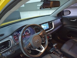 2018 Kia Stonic I, жёлтый, 1350000 рублей, вид 4