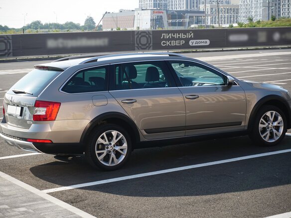 2014 Skoda Octavia Scout III (A7), бежевый, 1930000 рублей - вид 8
