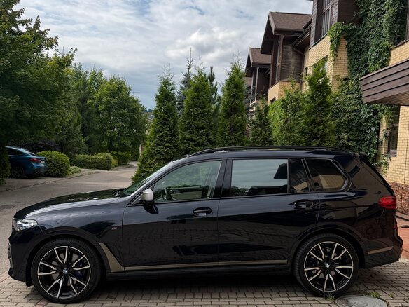 2021 BMW X7 40i I (G07), синий, 9100000 рублей - вид 6