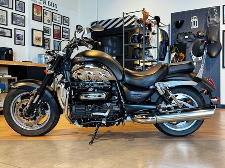 2011 Triumph Rocket 3, чёрный, 1080000 рублей, вид 4