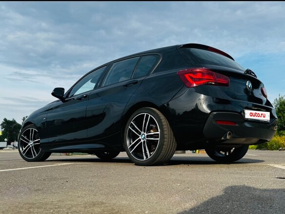 2019 BMW 1 серии 118i II (F20/F21) Рестайлинг 2, чёрный, 1950000 рублей - вид 3