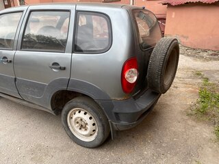 2010 Chevrolet Niva I Рестайлинг, серый, 260000 рублей, вид 3