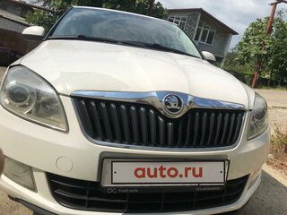 2013 Skoda Fabia II Рестайлинг, белый, 720000 рублей, вид 1