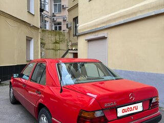 1991 Mercedes-Benz W124 200, красный, 1300000 рублей, вид 3