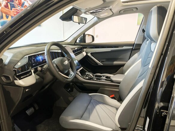 2026 Geely Atlas II, чёрный, 3909990 рублей - вид 5