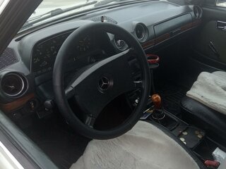 1983 Mercedes-Benz W123 200, зелёный, 650000 рублей, вид 5