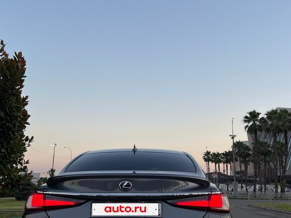 2019 Lexus ES 300h VII, серый, 4500000 рублей - вид 9